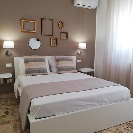 ホテル Ostuni Crispi House エクステリア 写真