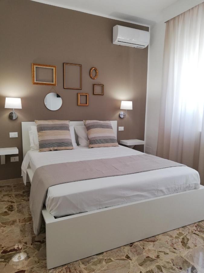 ホテル Ostuni Crispi House エクステリア 写真