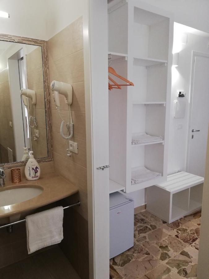 ホテル Ostuni Crispi House エクステリア 写真