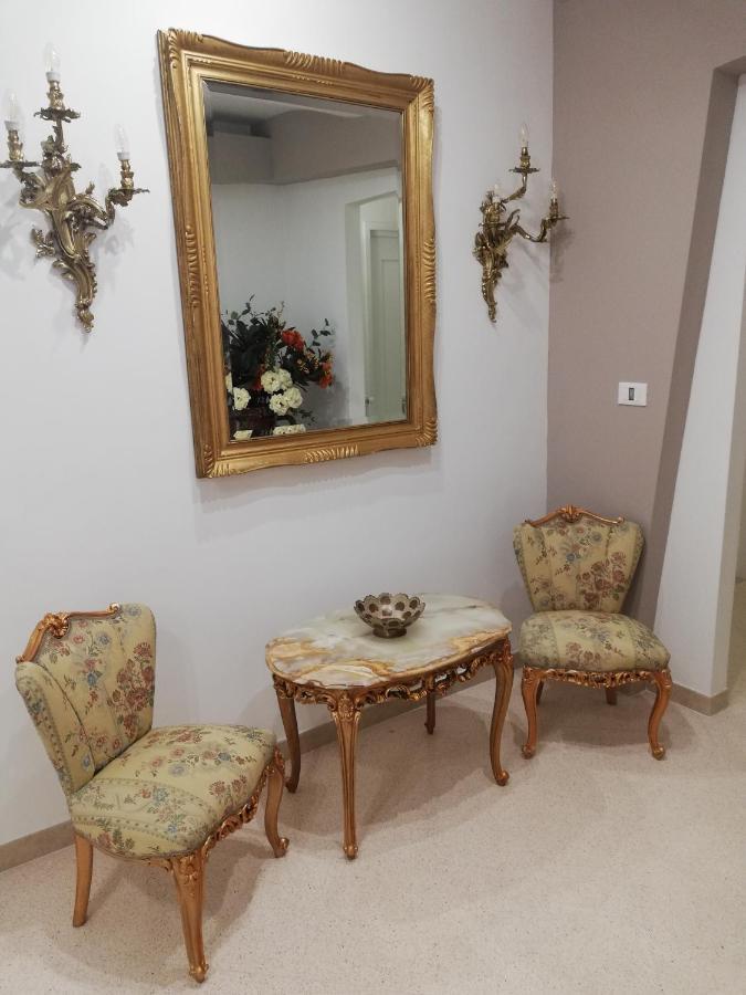 ホテル Ostuni Crispi House エクステリア 写真