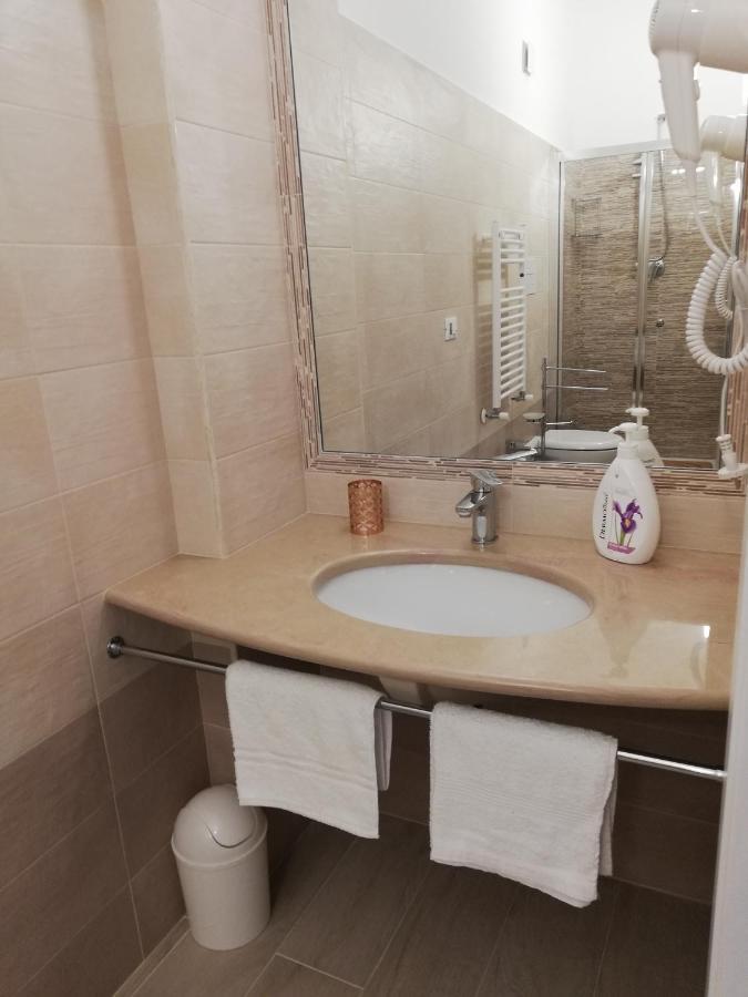 ホテル Ostuni Crispi House エクステリア 写真